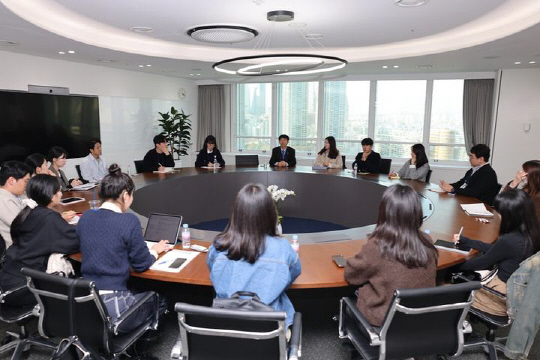유한양행이 동작구청과 고용노동부 서울관악지청이 함께하는 '일자리 수요데이' 원데이 기업투어를 진행했다. 유한양행 제공.